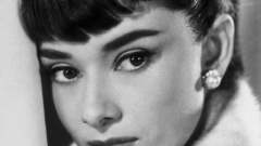 Audrey Hepburn grayscale