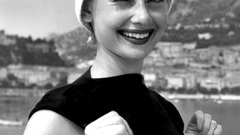 Audrey Hepburn grayscale