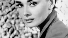 Audrey Hepburn grayscale