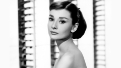 Audrey Hepburn grayscale monochrome