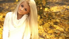 Autumn woman earrings blondes green eyes sweaters