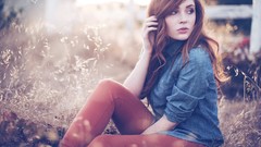 Autumn woman jeans fields freckles redheads depth of field pale 