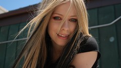Avril Lavigne blondes