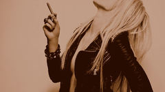 Avril Lavigne cigars