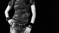 Avril Lavigne grayscale monochrome