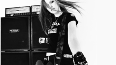 Avril Lavigne monochrome