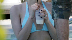 Bikini Avril Lavigne