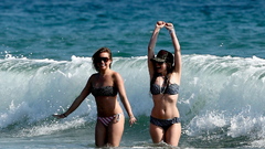 Bikini Avril Lavigne waves