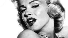 Black and white Marilyn Monroe headshot large view
