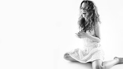 Black and white white woman Kate Beckinsale sitting Actress 