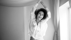 Black and white woman asians smiling Viet Nam pha lê