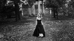 Black and white woman black dress kate hudson