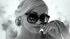 Black and white woman blondes self-portrait girls with glasses 