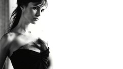 Black and white woman brunettes Jordana Brewster