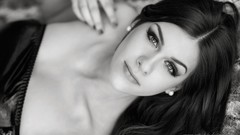 Black and white woman brunettes models