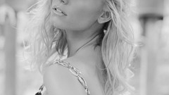 Black and white woman Celebrity Jessica Simpson Actress blondes