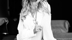 Black and white woman Celebrity Jessica Simpson Actress blondes