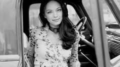Black and white woman dress Celebrity Kristin Kreuk fashion 