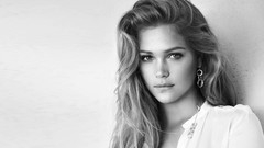 Black and white woman faces models Esti Ginzburg