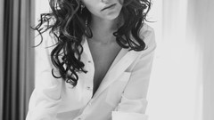 Black and white woman Jennifer Love Hewitt monochrome brunettes