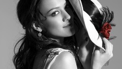 Black and white woman roses hats Hilary Duff smiling singers