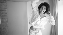 Black and white woman smiling Viet Nam pha lê