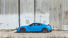 Black blue wheels nissan gtr