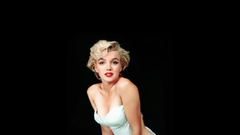 Blondes Actress cleavage Marilyn