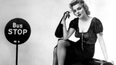 Blondes cleavage Marilyn Monroe