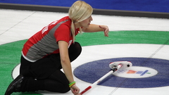 Blondes curling