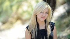 Blondes FTVGirls magazine necklaces