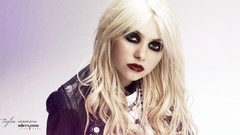 Blondes models taylor momsen old woman pearl necklace
