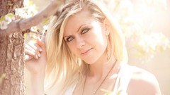 Blondes smiling models