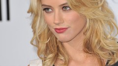 Blondes woman Actress green