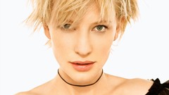 Blondes woman Actress green