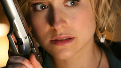 Blondes woman Allison Mack