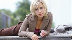 Blondes woman Allison Mack