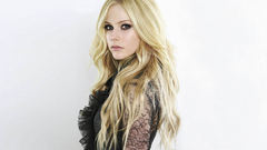 Blondes woman Avril Lavigne