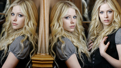 Blondes woman Avril Lavigne