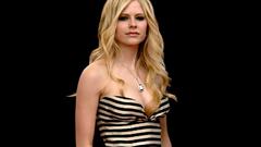 Blondes woman Avril Lavigne
