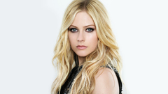 Blondes woman Avril Lavigne