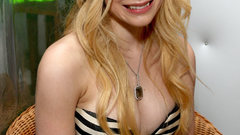Blondes woman Avril Lavigne