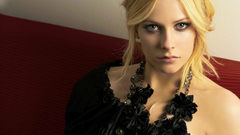 Blondes woman Avril Lavigne