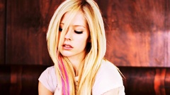 Blondes woman Avril Lavigne