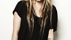 Blondes woman Avril Lavigne