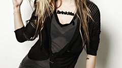 Blondes woman Avril Lavigne