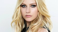 Blondes woman Avril Lavigne