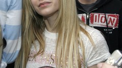 Blondes woman Avril Lavigne