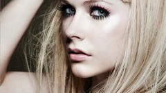 Blondes woman Avril Lavigne