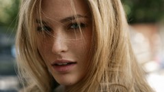 Blondes woman bar refaeli
